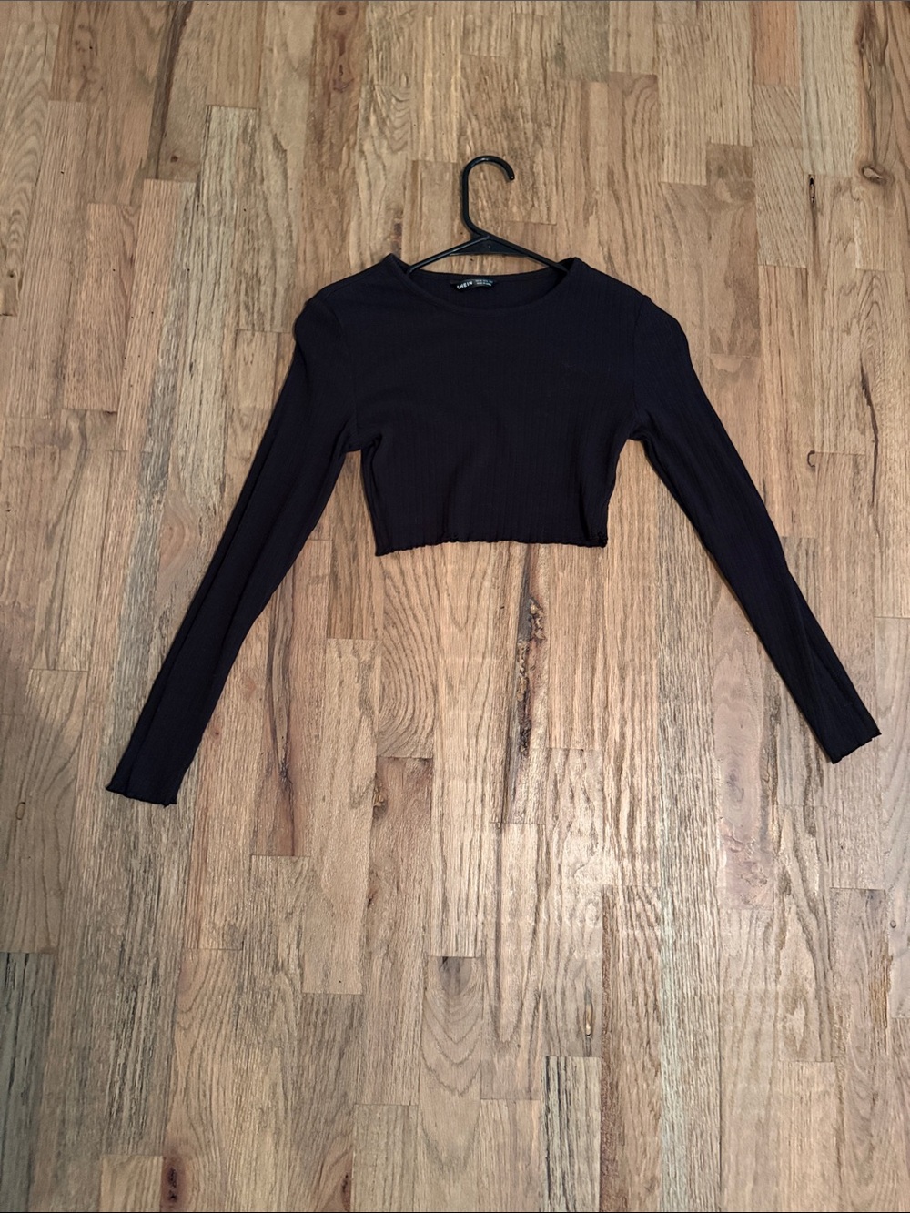 SHEIN Black Ribbed Long-Sleeve Cropped Top